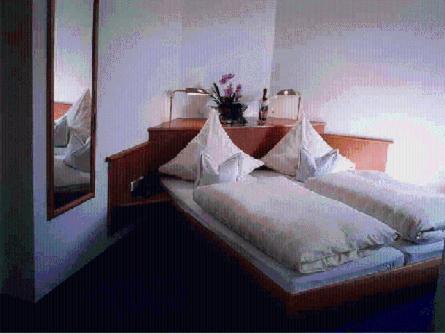 Hotel Luga Nuremberg Room photo
